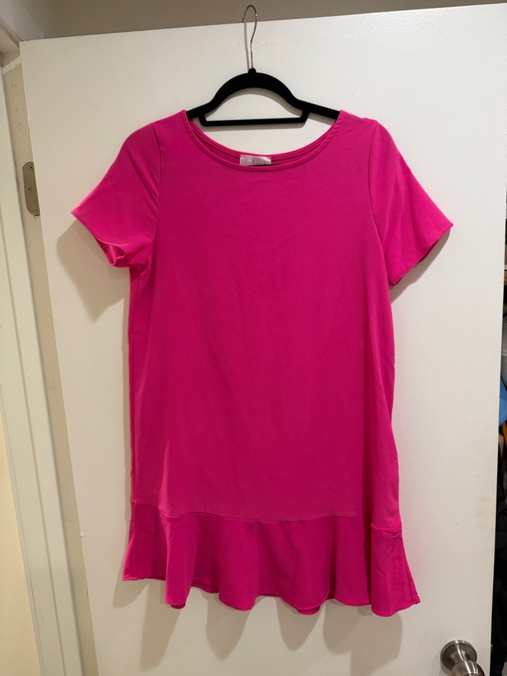 Short Sleeve Ruffle-Hem Dress in Hot Pink